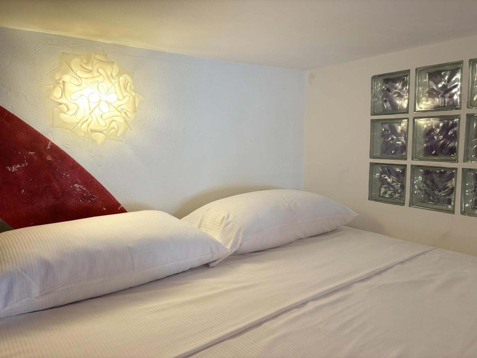 Red Velvet Apartment Триест Екстериор снимка