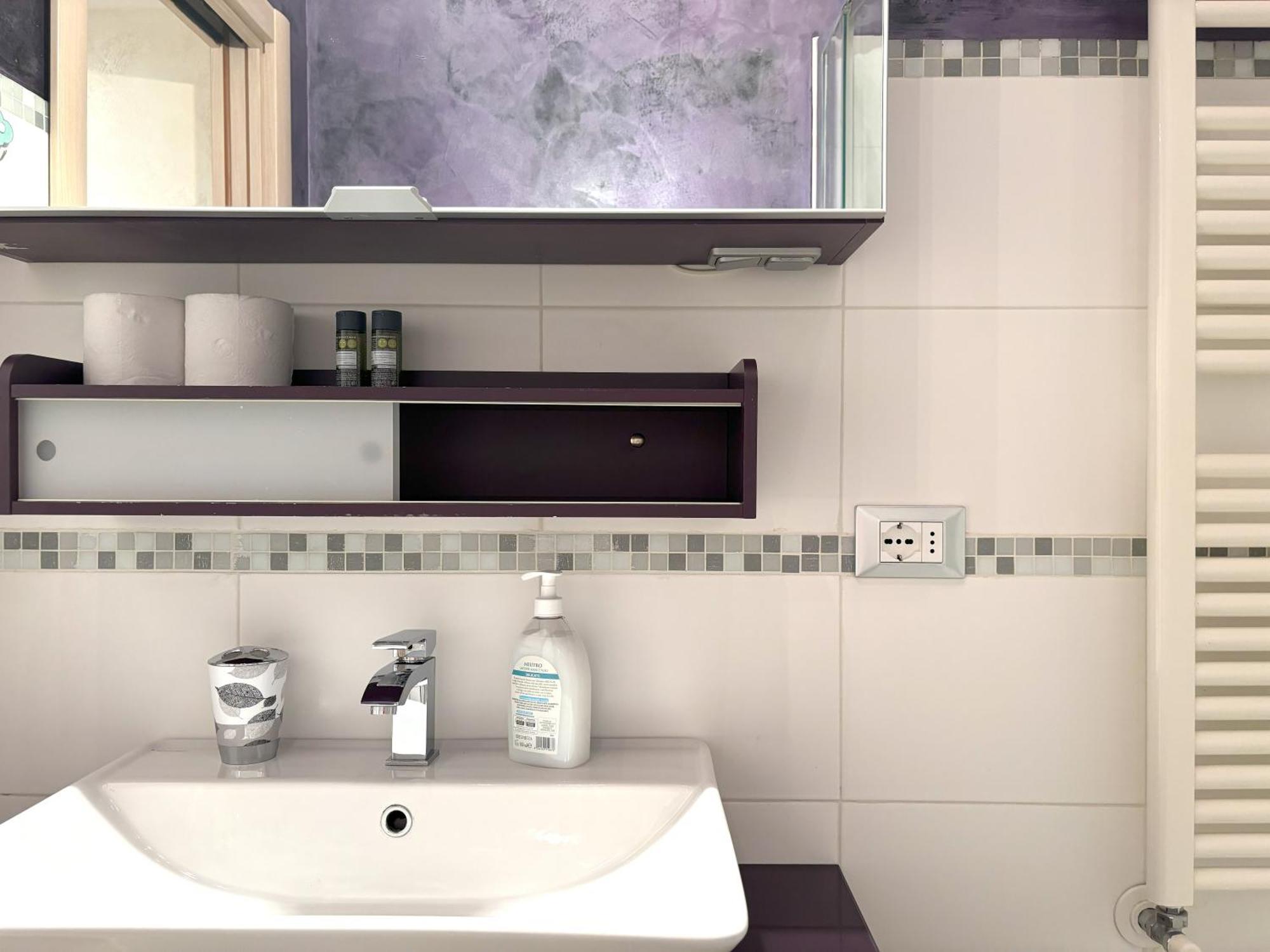 Red Velvet Apartment Триест Екстериор снимка