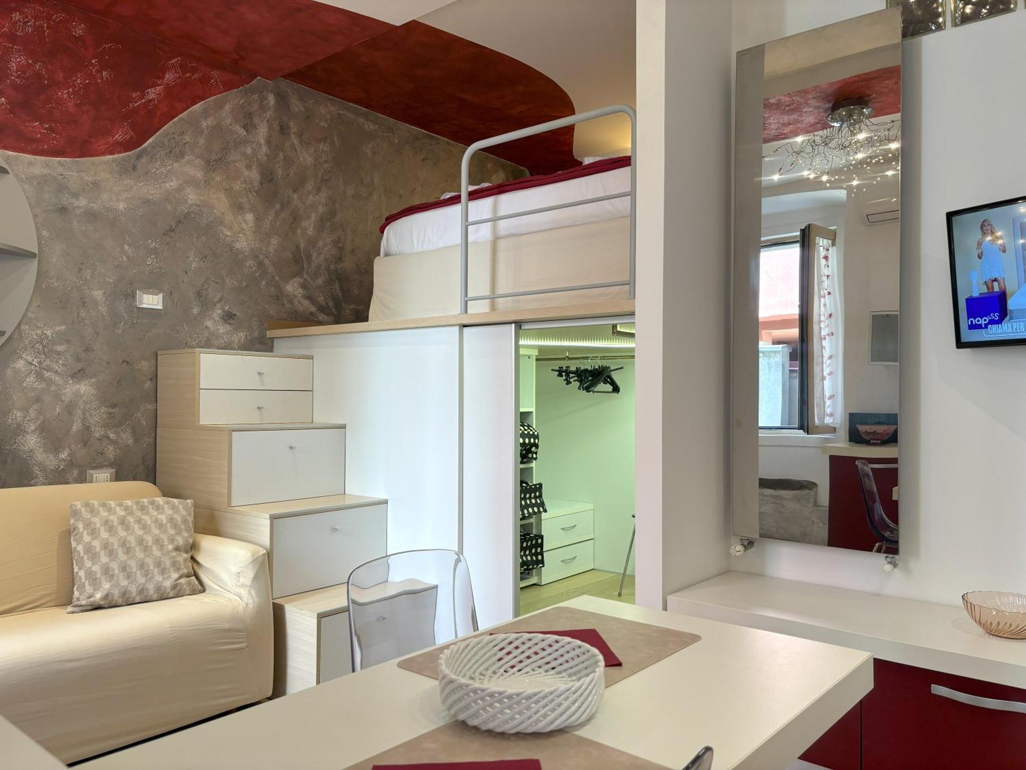 Red Velvet Apartment Триест Екстериор снимка